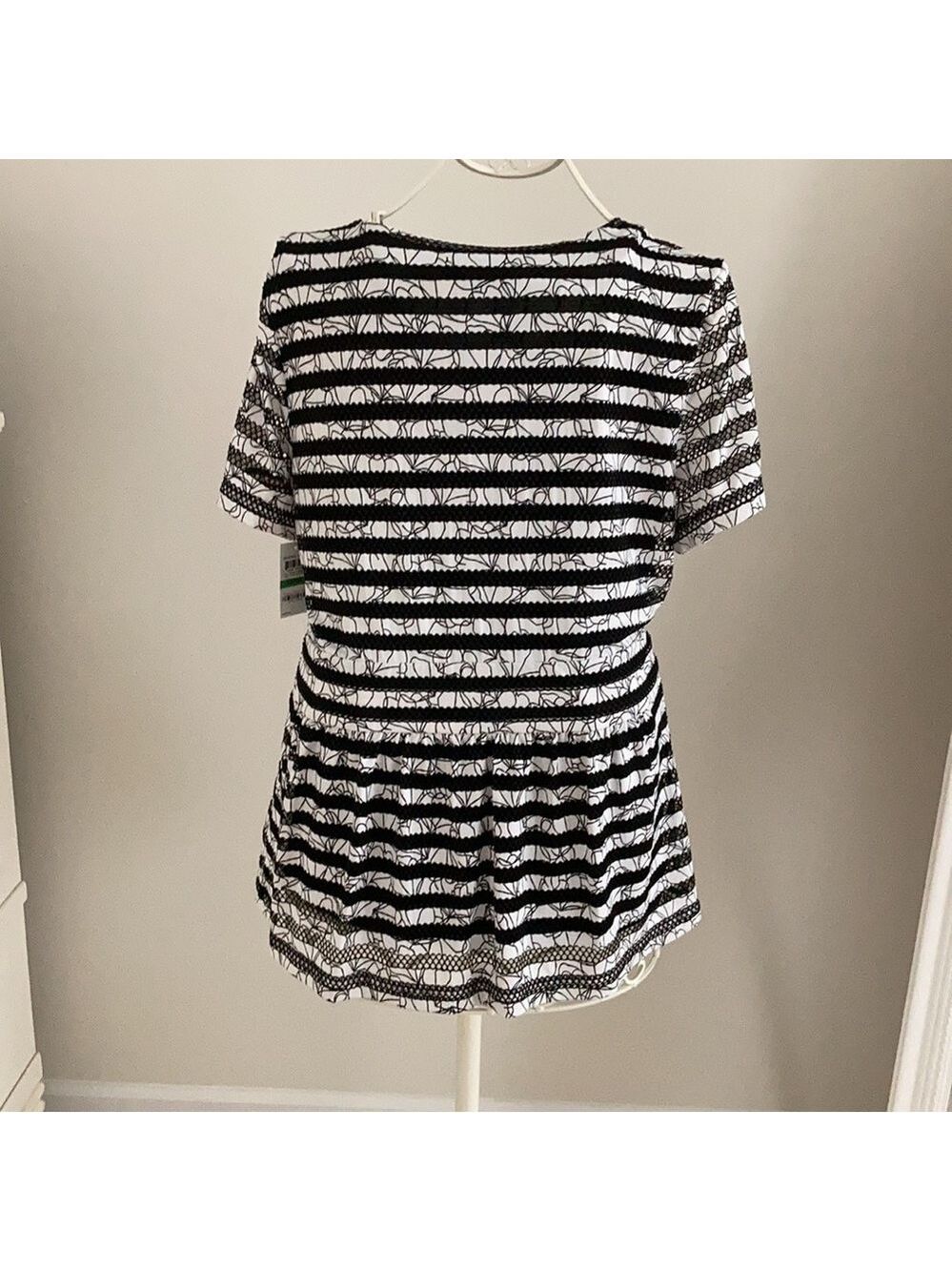 𝅺SHORT sleeve top - Picture 2 of 7